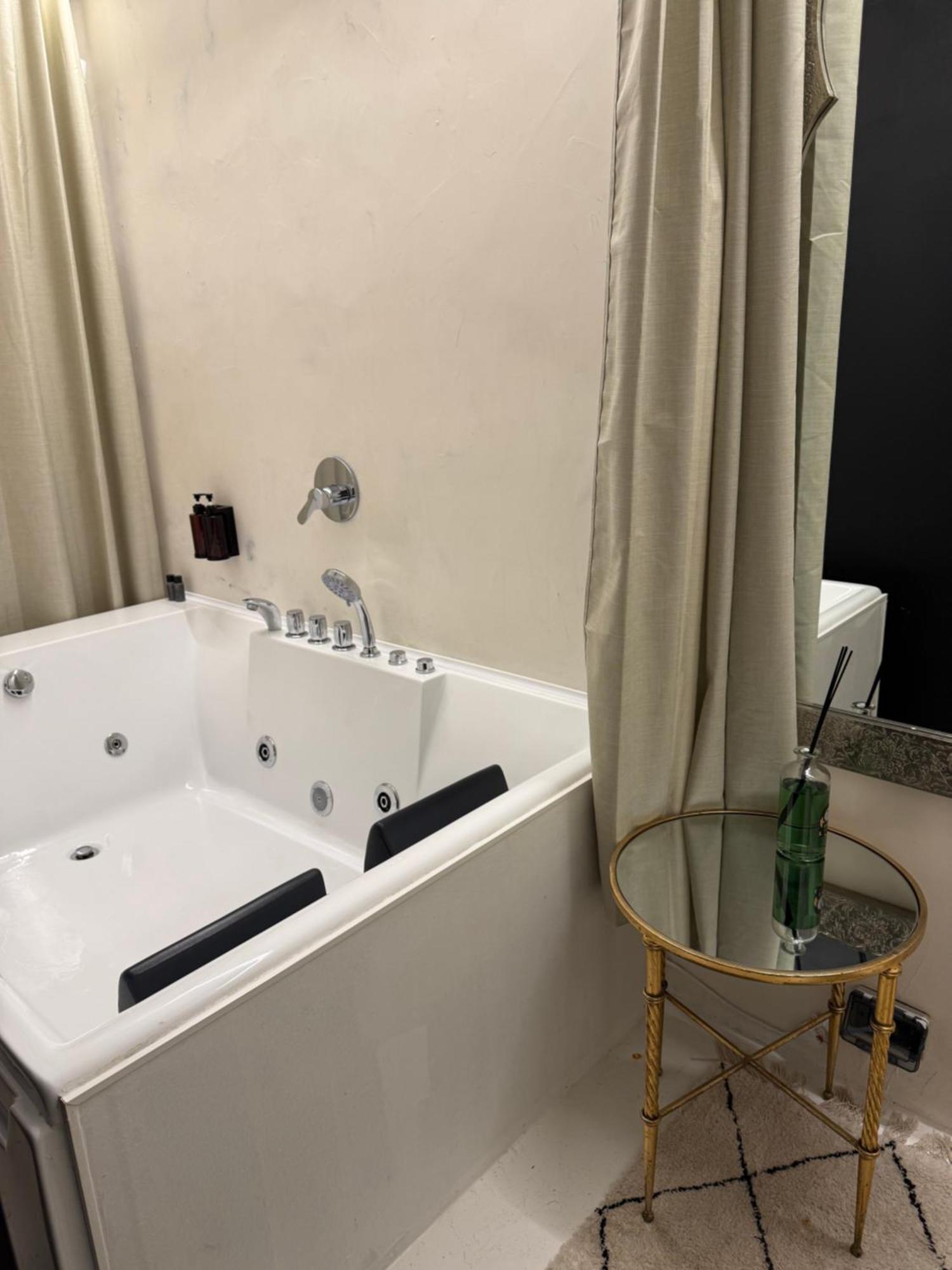 Les Chambres De Amelie B&B Bologna Eksteriør bilde