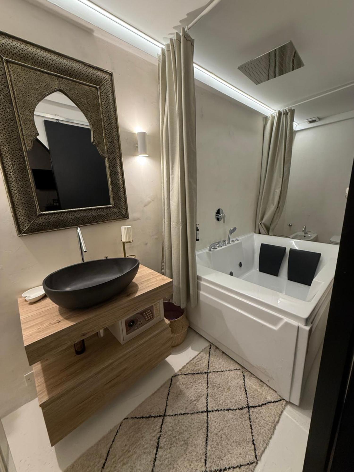 Les Chambres De Amelie B&B Bologna Eksteriør bilde